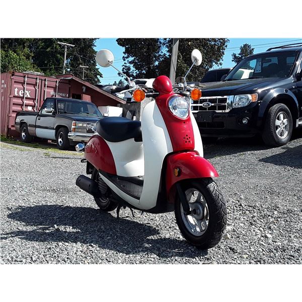 ZZ -- 2004 Honda Jazz/Metropolitan Scooter 7877 KM's