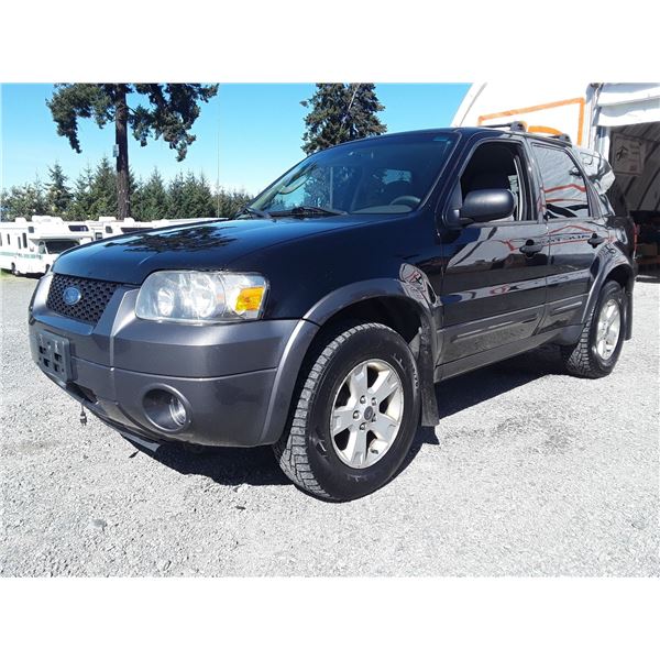 J4 --  2005 FORD ESCAPE XLT , Black , 216214  KM's