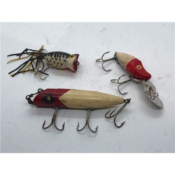 3 Vintage fishing lures - Bass-Obite/Hula Popper & Heddon deep dive river runt