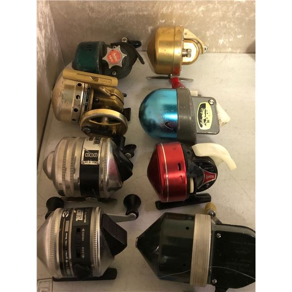 8 assorted vintage casting reels