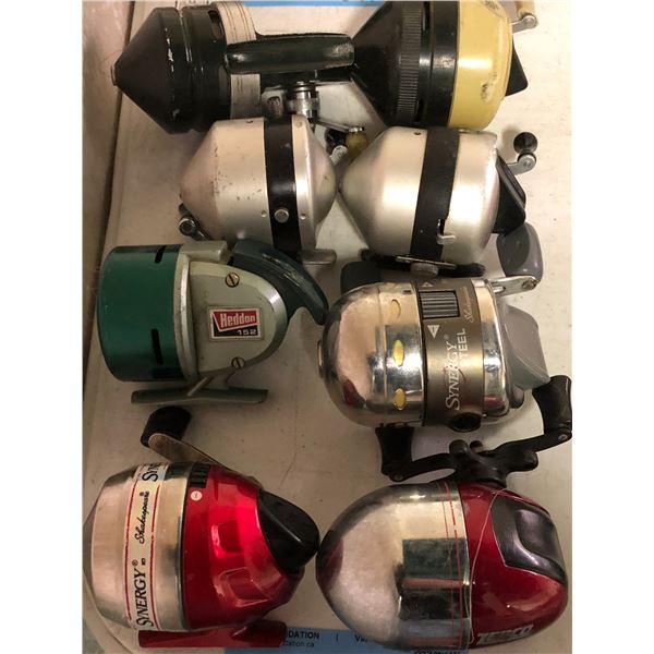 8 assorted vintage casting reels