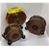 Image 1 : Group of 3 antique peetz classic wooden trolling reels - 6"/5"/4"