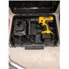 Image 2 : DeWalt 12 volt cordless drill w/ one batterie & charger