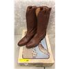 Image 1 : Pair of Sanders brown grained cowboy boots size 10 1/2 (NOS)