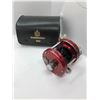 Image 2 : ABU Garcia ambassadeur 5000 red level-wind reel w/ leather case