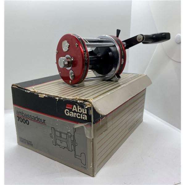 ABU Garcia ambassadeur 7000 red level-wind reel w/ box