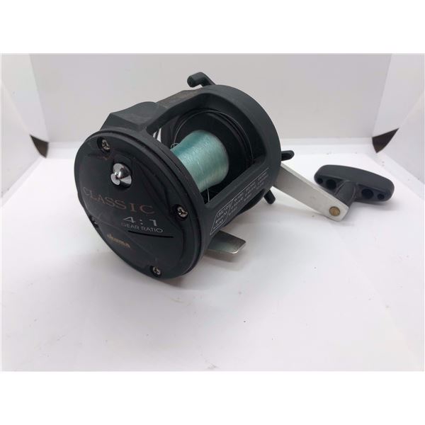 Okuma classic black level-wind reel