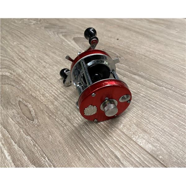 ABU Garcia ambassadeur 6500 red level-wind reel