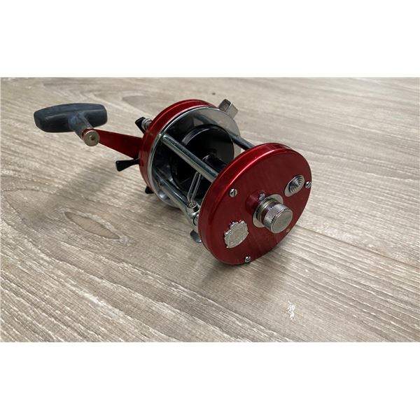 ABU Garcia ambassadeur 7000 red level-wind reel