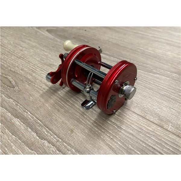 ABU Garcia ambassadeur 6000 red level-wind reel