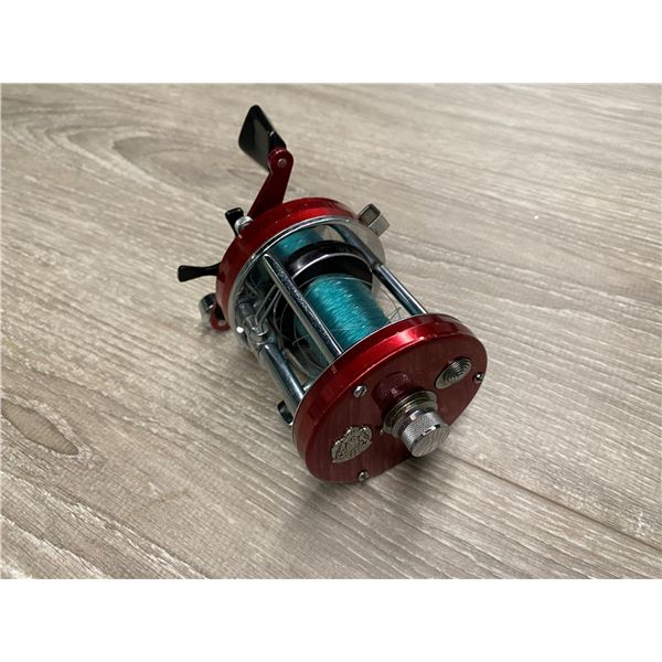 ABU Garcia ambassadeur 7000 red level-wind reel