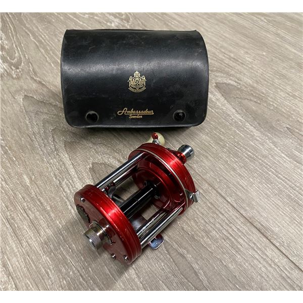 ABU Garcia ambassadeur 6000 red level-wind reel w/ leather case