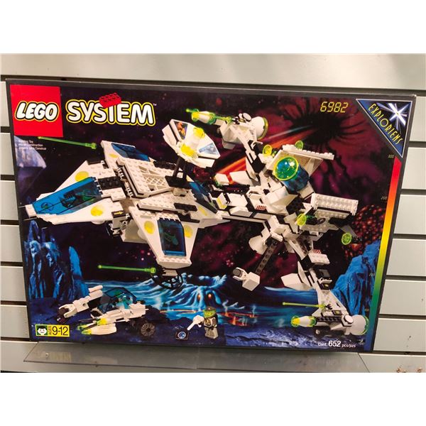 Lego system Explorien Starship 6982 652 pc's. (NOS)