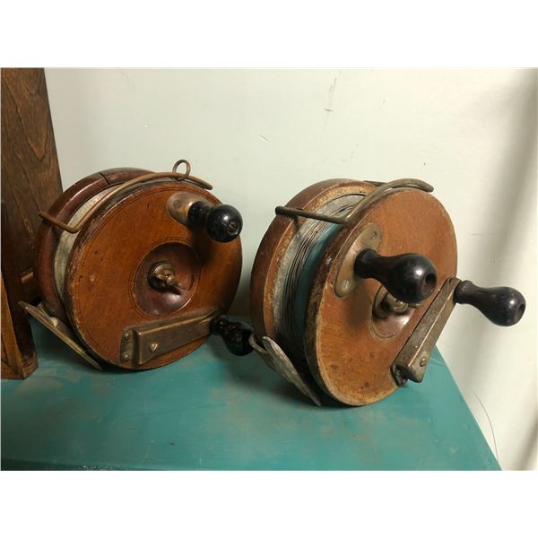 Pair of 6in vintage Peetz wood & brass trolling reels