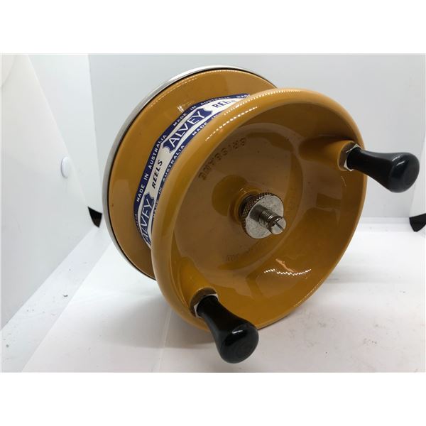 Alvey model 550-A5 Side Cast/ Open Runner fishing reel Made in Australia (NOS)