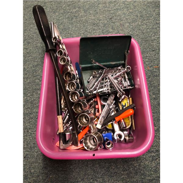 Box of assorted tools/ wrenches/ sockets/ screw drivers etc. (assorted brands)