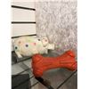 Image 2 : Pig & orange bone toy - pig squeeze toy makes pig noise