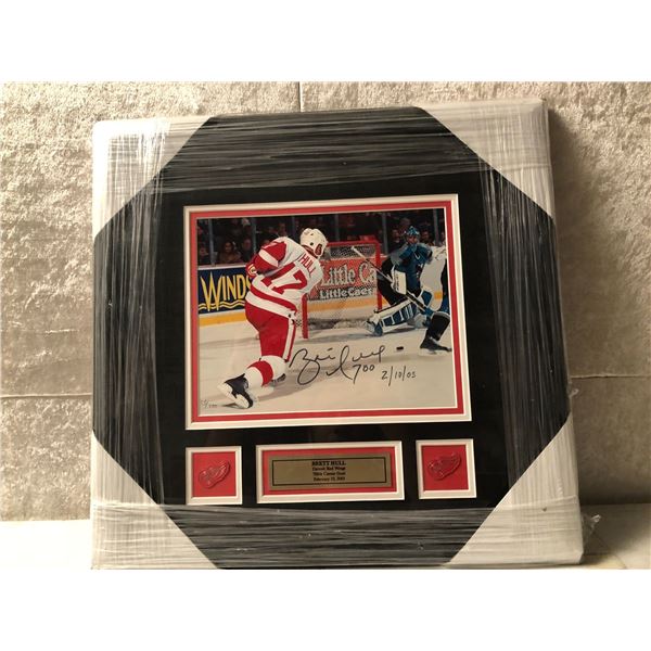 Framed Brett Hull limited edition print #25/700 Detroit Red Wings 700th career goal Feb 10th, 2003 s