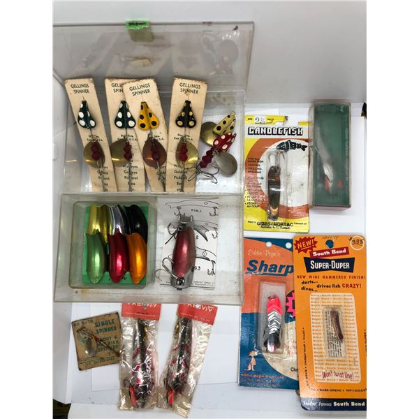 Group of approx. 14 assorted vintage fishing lures (most in original packaging)