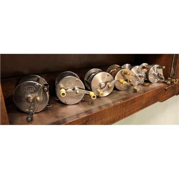 Group of 6 assorted vintage bait cast fishing reels