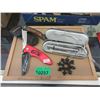 Image 1 : 2 Folding Knives, 3 Pointers & 1 Multi-Tool