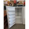 Image 2 : 33" Wide Frigidaire All Freezer