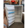 Image 2 : 33" Wide Frigidaire All Freezer
