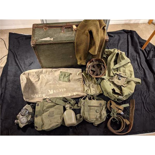 Miscellaneous US Air America Trunk Vietnam, Miscellaneous army bags, gas mask complete, helmet, belt