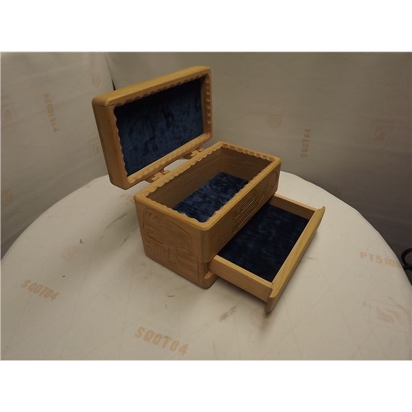 WOODEN WEST COAST ART CARVED VELVET LINED BOX