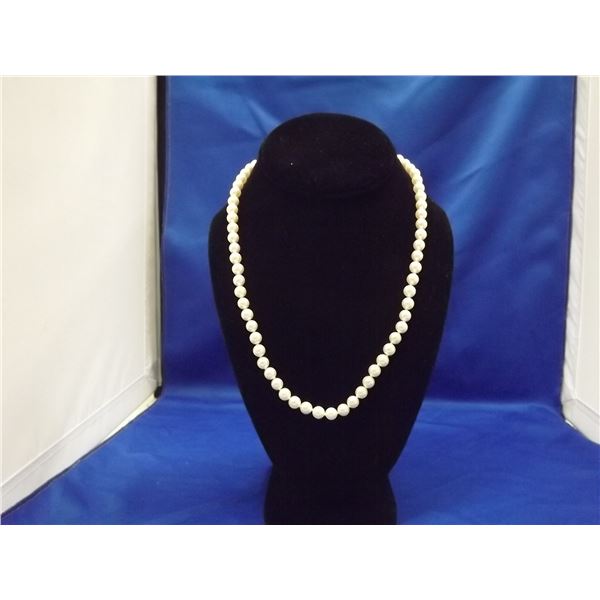 LADIES SALT WATER CULTURED PEARL NECKLACE W/ 14KT GOLD