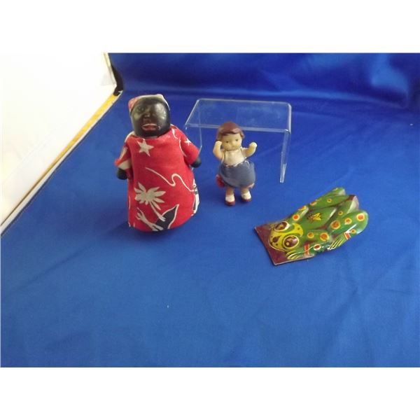 SMALL BAG OF ANTIQUE WALKING DOLL, FROG NOISE MAKER & SMALL GIRL