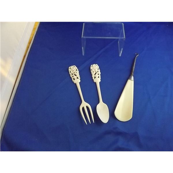 COLLECTIBLE BONE FLORAL HANDLE CARVED FORK & SPOON