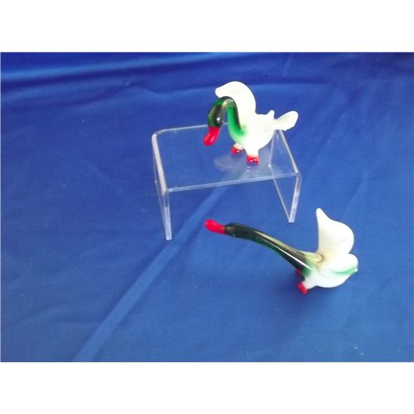 2 GREEN, WHITE & RED COLLECTIBLE DECORATIVE GEESE