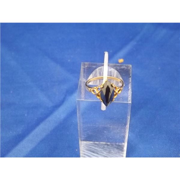10K GOLD LADIES RING