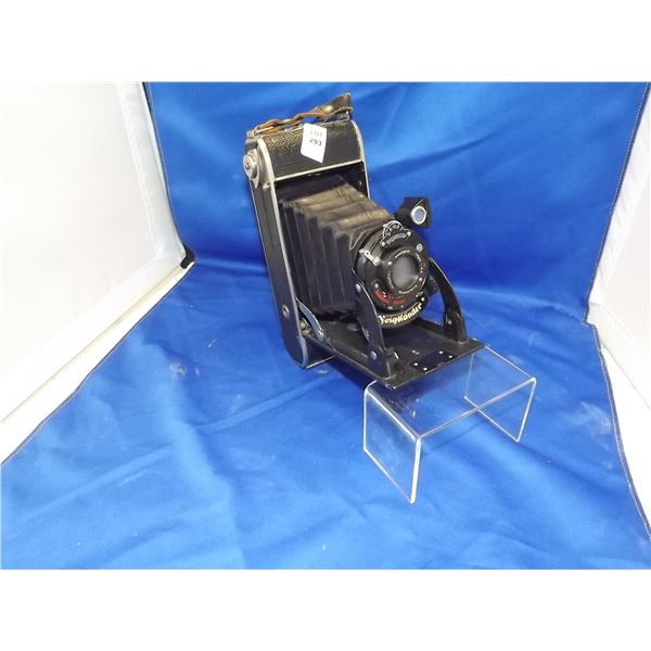VINTAGE CAMERA