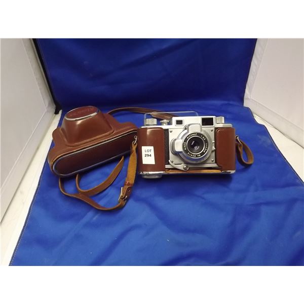 VINTAGE CAMERA WITH CASE