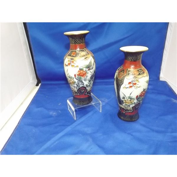 2 ANTIQUE CHINESE VASES