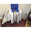Image 1 : 2 CANES , 1 WALKING VINTAGE