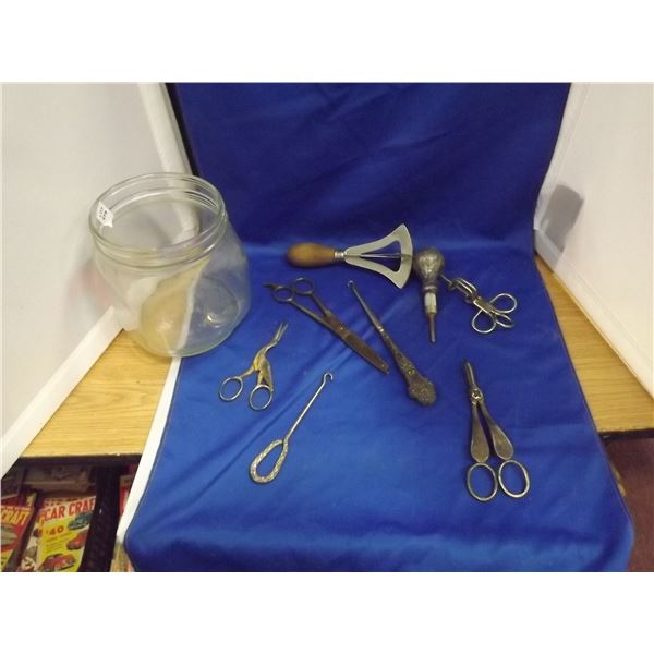 1 JAR VINTAHE SCISSORS ECT