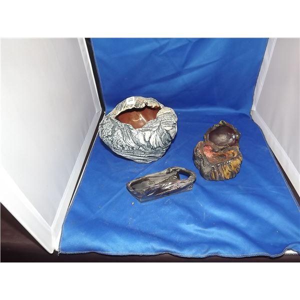 3 PIECE POTTERY SET  SIGNED