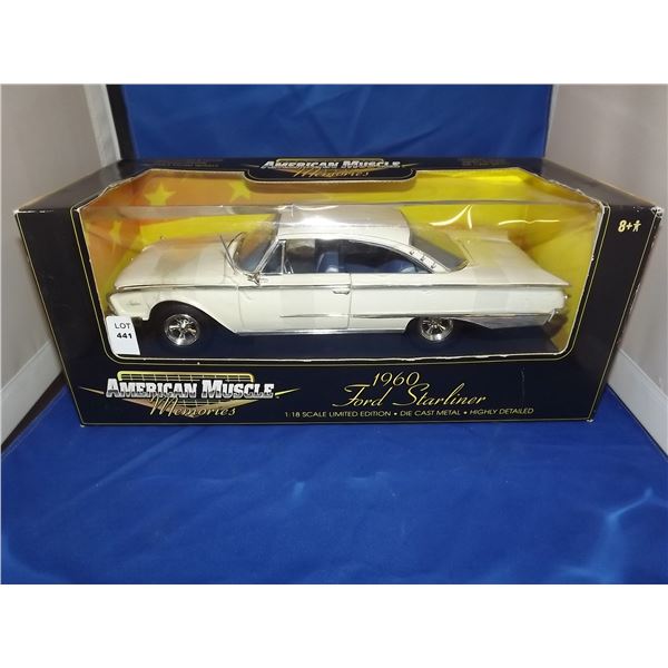 DIE CAST 1960  FORD STARLINER