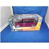 Image 1 : DIE CAST CHYSLER TOWN AND COUNTRY