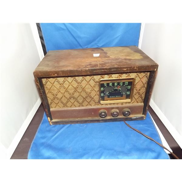 VINTAGE SHORT WAVE TUB RADIO