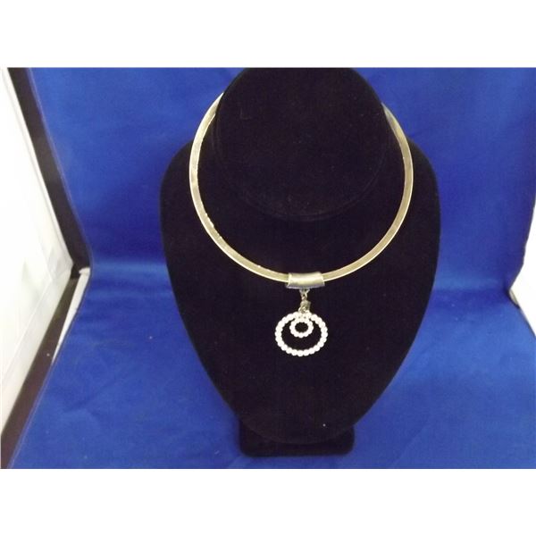 WIRE NECKLAGE WITH SWAROVSKI CRYSTAL PENDANT