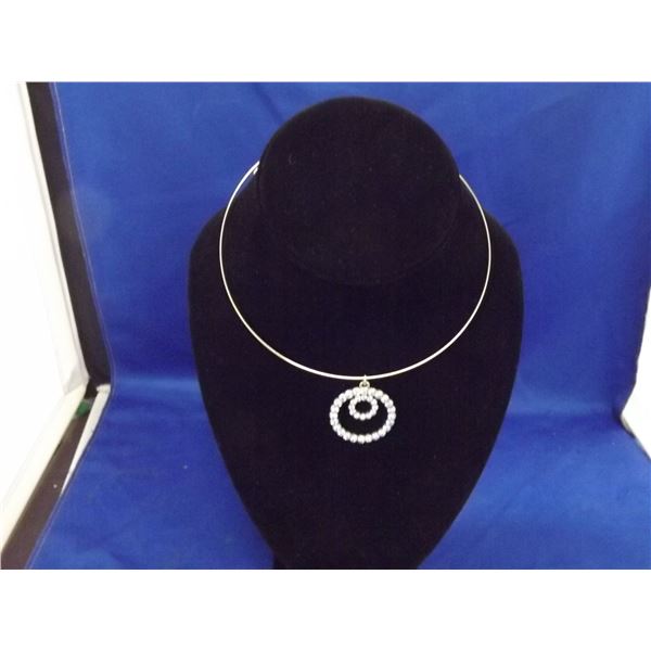WIRE NECKLAGE WITH SWAROVSKI CRYSTAL PENDANT