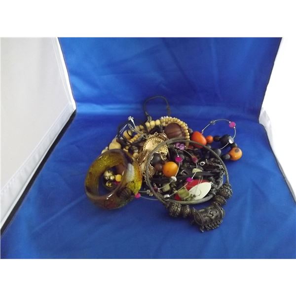 LOT OF COSTUME JEWLERY