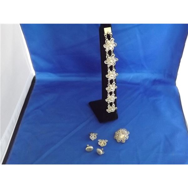 LADIES STERLING SILVER FILIGREE BRACLETE, BROOCH, EARRINGS