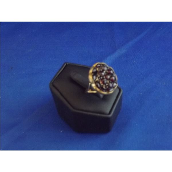 RING LADIES 10K GOLD GARNET CLUSTER