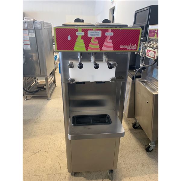 Menchie frozen yoghurt/ice cream machine 2 flavor plus swirl