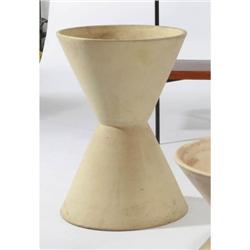 La Gardo Tackett - Planter model no. T-104